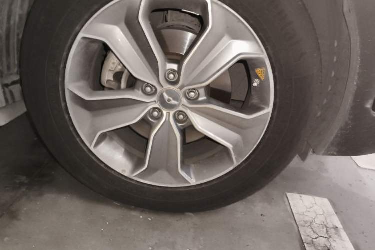 Used Hyundai Grand SantaFe 2013 2.2T 6-Seater Four-Wheel Drive Comfort Edition Right Front Wheel Hub