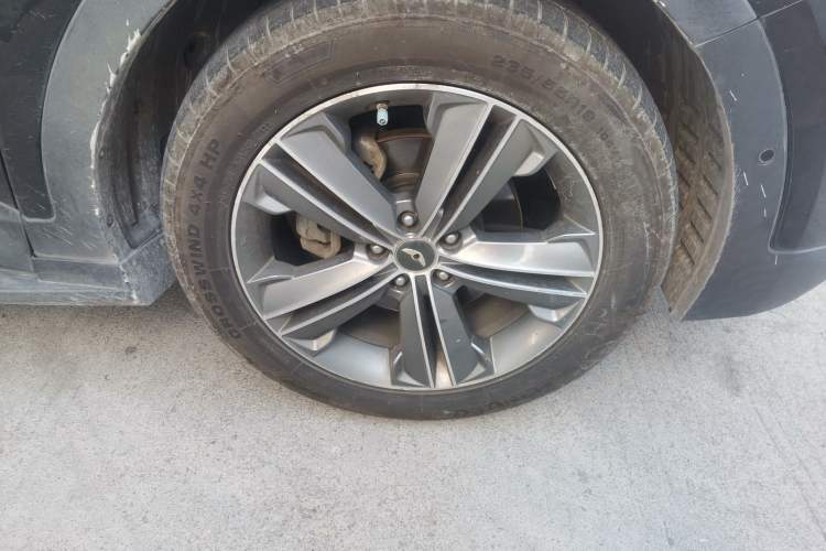Used Hyundai Grand SantaFe 2013 2.2T 6-Seater Four-Wheel-Drive Flagship Edition Right Front Wheel Hub