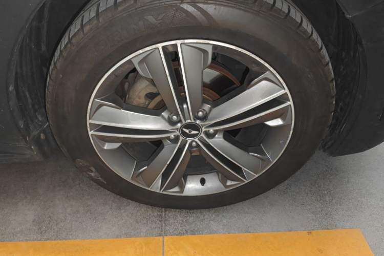 Used Hyundai Grand SantaFe 2013 3.0L 6-Seater Four-Wheel Drive Luxury Edition Right Front Wheel Hub