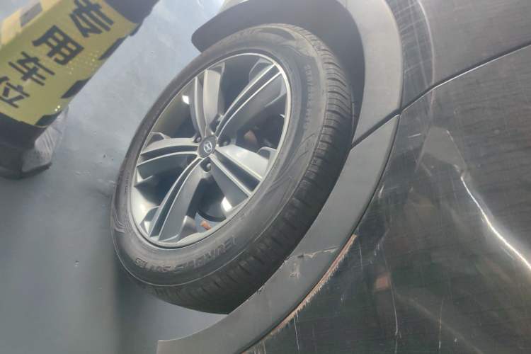 Used Hyundai Grand SantaFe 2013 3.0L 7-seat Four-Wheel-Drive Luxury Edition Right Rear Wheel Hub