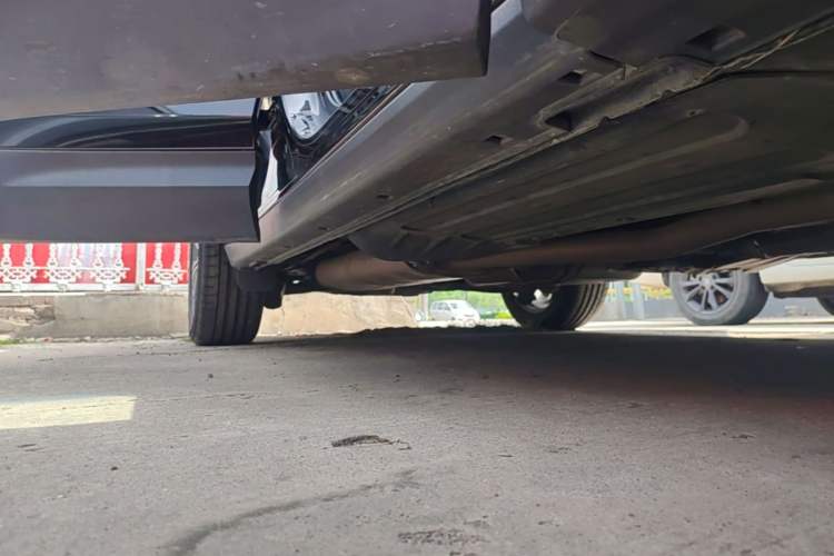 Used Hyundai Grand SantaFe 2013 3.0L 7-seat Four-Wheel-Drive Luxury Edition Right Side Sill