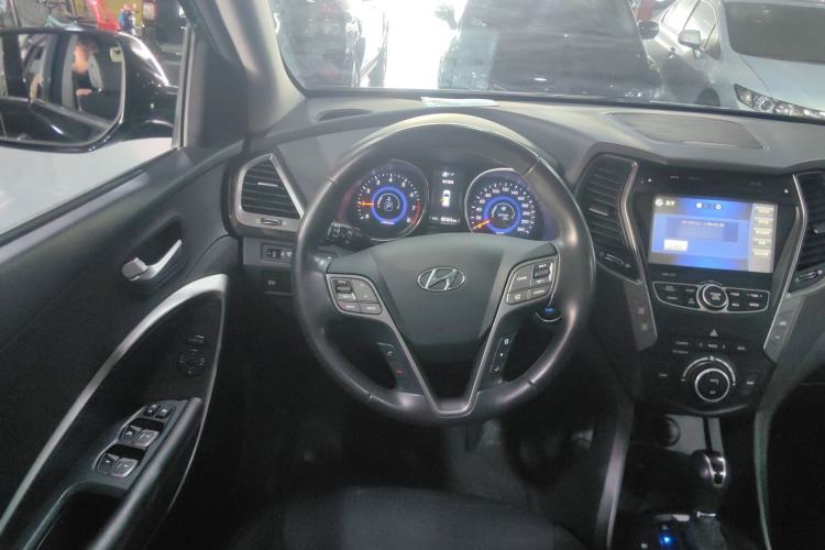 Used Hyundai Grand SantaFe 2013 3.0L 7-seat Four-Wheel-Drive Luxury Edition Steering Wheel