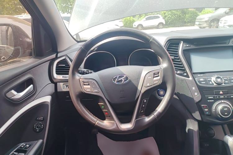 Used Hyundai Grand SantaFe 2013 3.0L 7-seat Four-Wheel-Drive Luxury Edition Steering Wheel