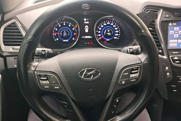Used Hyundai Grand SantaFe 2013 3.0L 7-Seater Four-Wheel-Drive Comfort Edition Steering Wheel