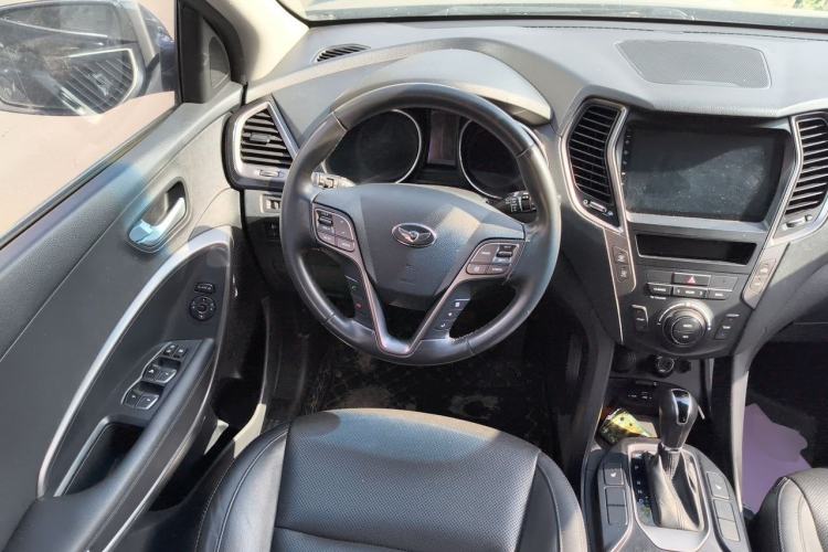 Used Hyundai Grand SantaFe 2013 3.0L 7-Seater Four-Wheel-Drive Comfort Edition Steering Wheel
