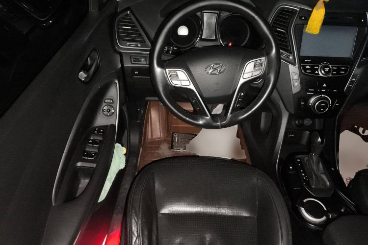 Used Hyundai Grand SantaFe 2013 3.0L 7-seat Four-Wheel-Drive Luxury Edition Steering Wheel