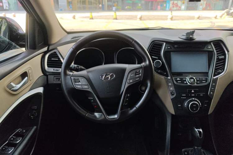 Used Hyundai Grand SantaFe 2013 3.0L 7-Seater 4x4 Flagship Edition Steering Wheel