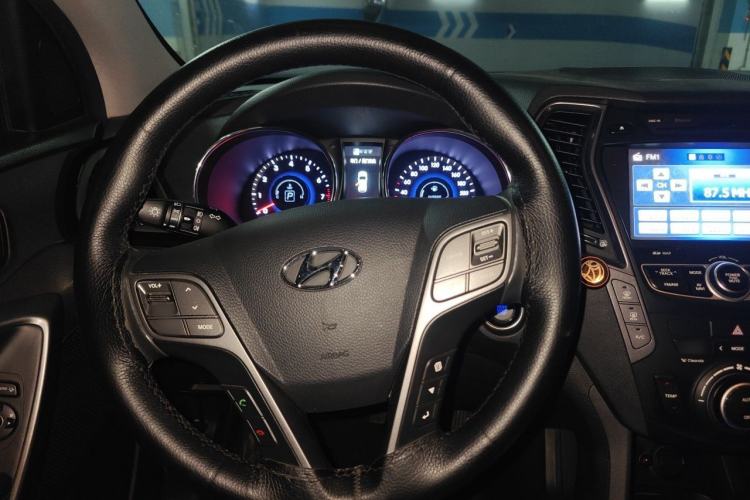 Used Hyundai Grand SantaFe 2013 3.0L 7-Seater 4x4 Flagship Edition Steering Wheel