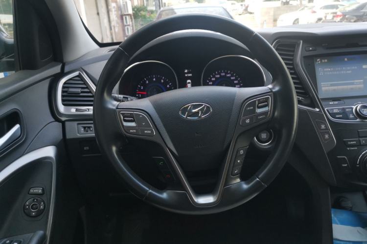 Used Hyundai Grand SantaFe 2013 3.0L 7-seat Four-Wheel-Drive Luxury Edition Steering Wheel