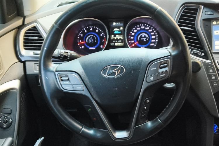 Used Hyundai Grand SantaFe 2013 3.0L 7-Seater 4x4 Flagship Edition Steering Wheel