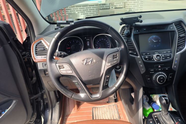 Used Hyundai Grand SantaFe 2013 3.0L 7-seat 4x4 Brown Interior Flagship Edition Steering Wheel