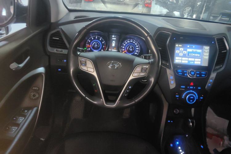 Used Hyundai Grand SantaFe 2013 3.0L 7-seat Four-Wheel-Drive Luxury Edition Steering Wheel