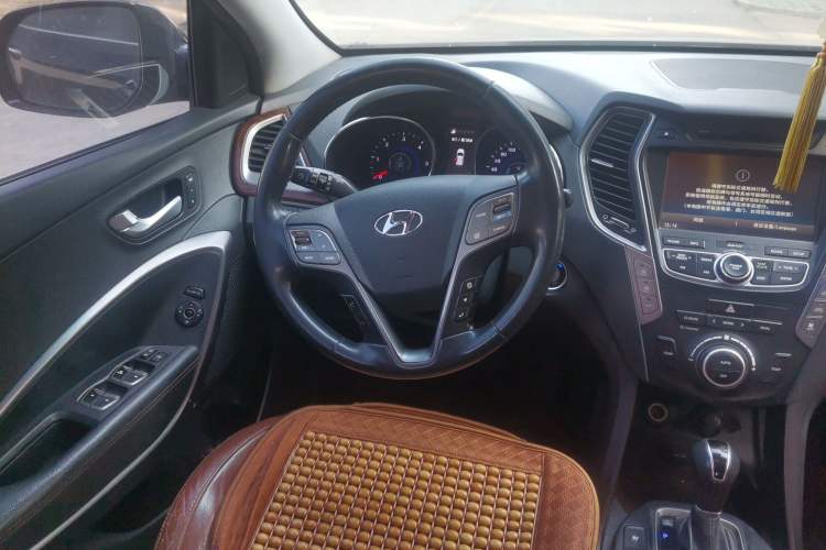 Used Hyundai Grand SantaFe 2013 2.2T 6-Seater Four-Wheel-Drive Flagship Edition Steering Wheel