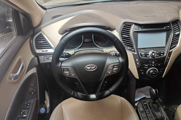 Used Hyundai Grand SantaFe 2013 3.0L 6-Seater Four-Wheel Drive Luxury Edition Steering Wheel