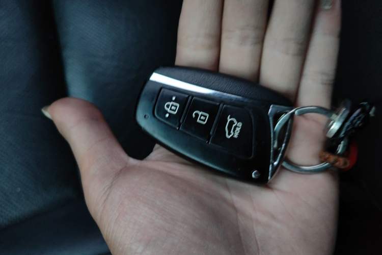 Used Hyundai Grand SantaFe 2013 2.2T 7-Seater Four-Wheel-Drive Comfort Edition Vehicle Key