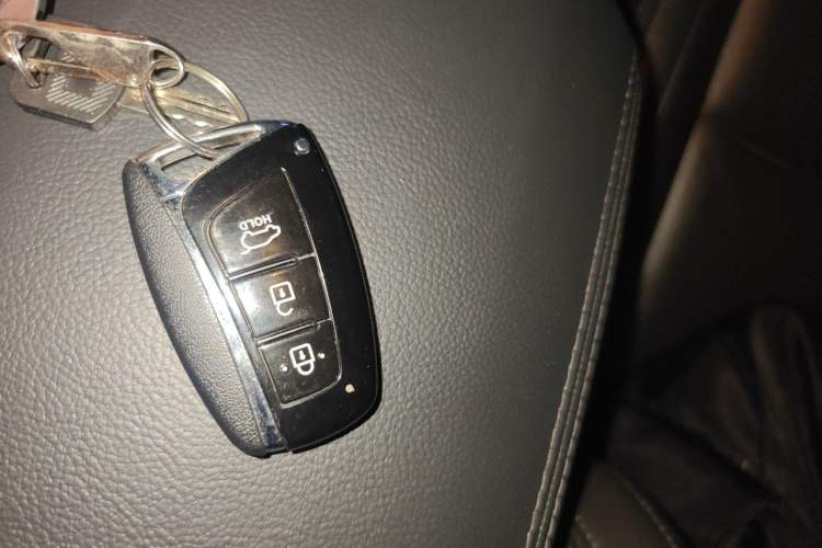 Used Hyundai Grand SantaFe 2013 3.0L 7-Seater 4x4 Flagship Edition Vehicle Key