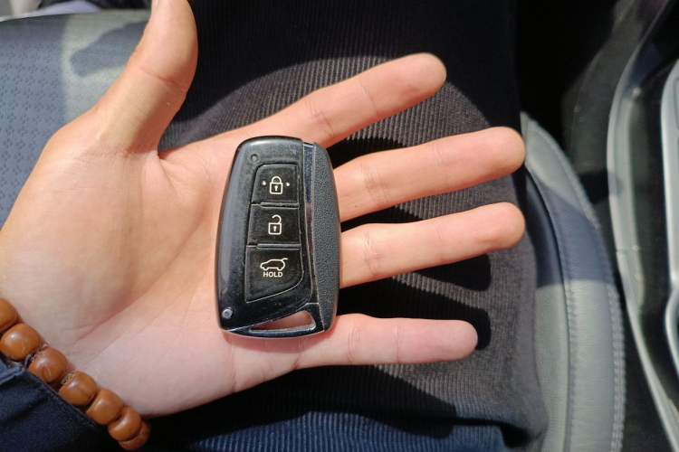 Used Hyundai Grand SantaFe 2013 3.0L 6-seat 4x4 Comfort Edition Vehicle Key