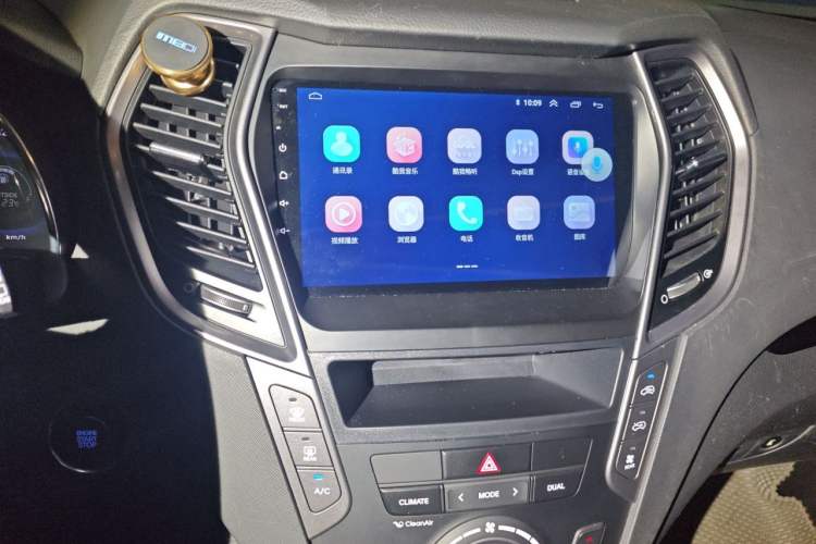 Used Hyundai Grand SantaFe 2013 3.0L 7-Seater 4x4 Flagship Edition Audio And AC Panel