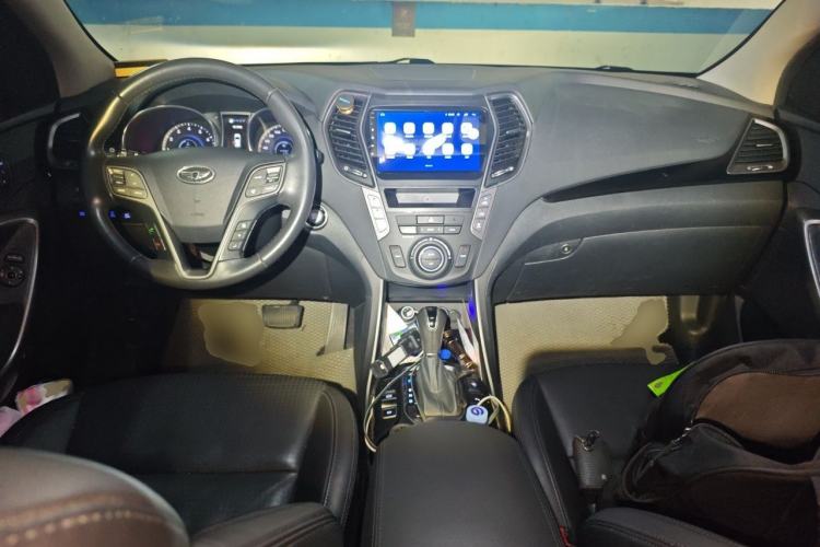 Used Hyundai Grand SantaFe 2013 3.0L 7-Seater 4x4 Flagship Edition Center Console