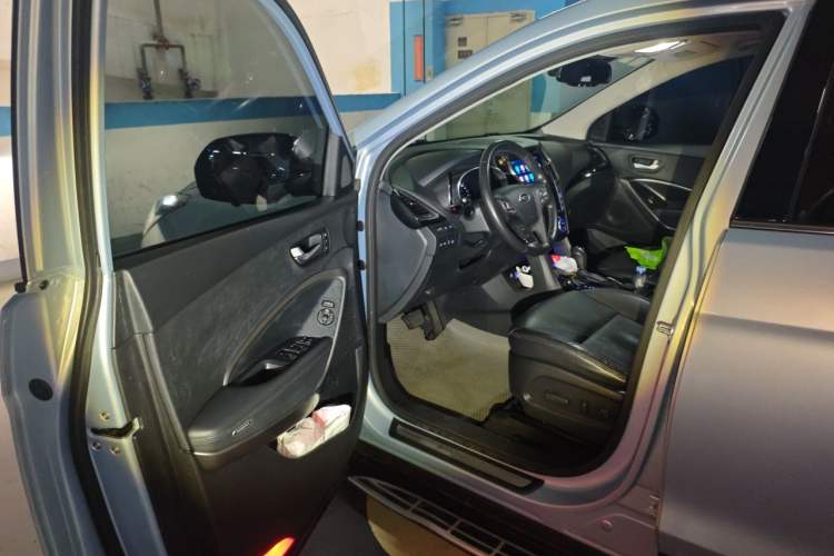 Used Hyundai Grand SantaFe 2013 3.0L 7-Seater 4x4 Flagship Edition Driver Seat