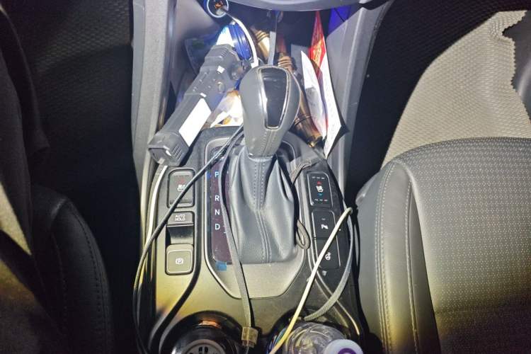 Used Hyundai Grand SantaFe 2013 3.0L 7-Seater 4x4 Flagship Edition Gear Lever