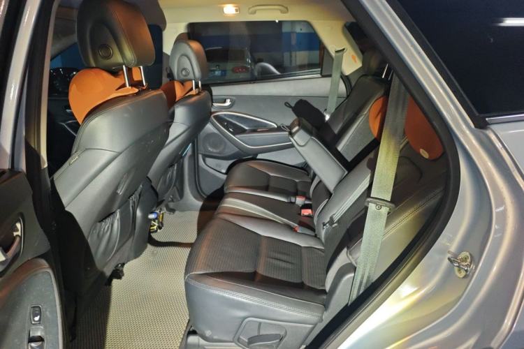 Used Hyundai Grand SantaFe 2013 3.0L 7-Seater 4x4 Flagship Edition Left Rear Seat