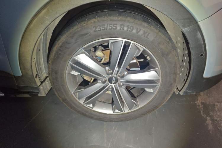 Used Hyundai Grand SantaFe 2013 3.0L 7-Seater 4x4 Flagship Edition Right Front Wheel Hub