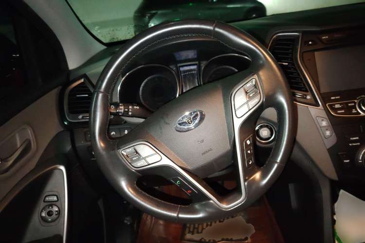 Used Hyundai Grand SantaFe 2013 3.0L 6-Seater Four-Wheel Drive Luxury Edition Steering Wheel