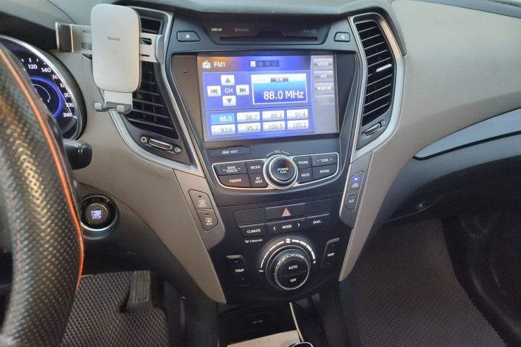 Used Hyundai Grand SantaFe 2013 2.2T 7-Seater Four-Wheel-Drive Comfort Edition Audio And AC Panel