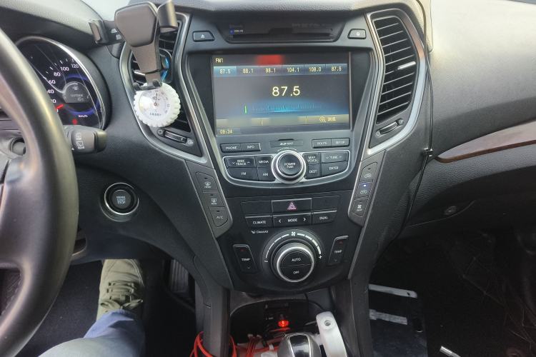 Used Hyundai Grand SantaFe 2013 2.2T 7-Seater Four-Wheel-Drive Flagship Edition Audio And AC Panel