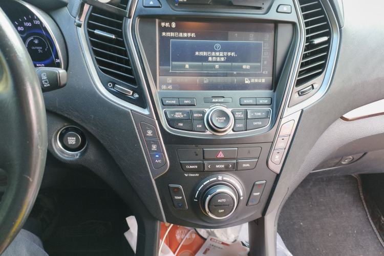 Used Hyundai Grand SantaFe 2013 3.0L 7-seat 4x4 Brown Interior Flagship Edition Audio And AC Panel