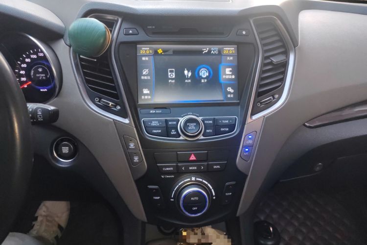 Used Hyundai Grand SantaFe 2013 2.2T 7-Seater Four-Wheel-Drive Comfort Edition Audio And AC Panel
