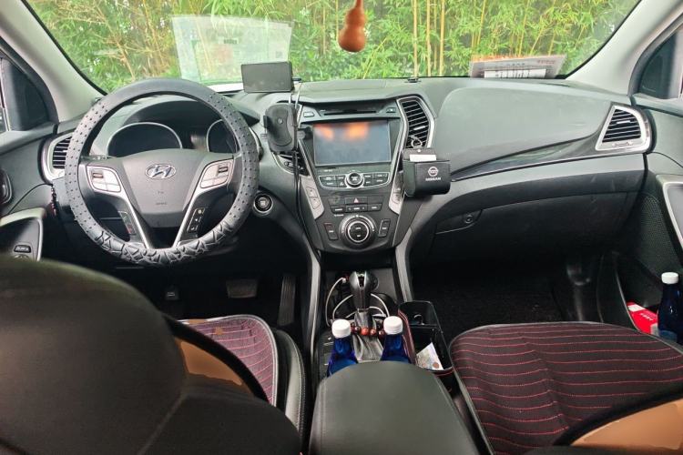 Used Hyundai Grand SantaFe 2013 3.0L 7-Seater Four-Wheel-Drive Comfort Edition Center Console