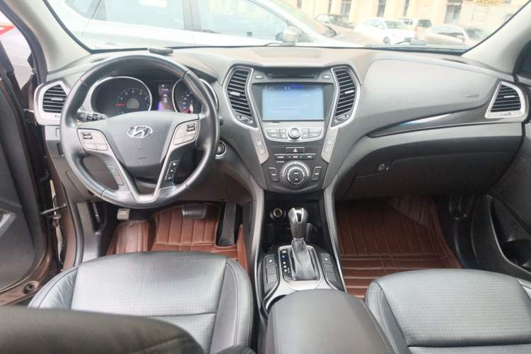 Used Hyundai Grand SantaFe 2013 3.0L 7-Seater Four-Wheel-Drive Comfort Edition Center Console
