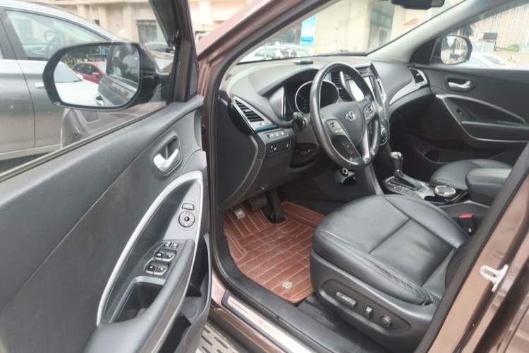 Used Hyundai Grand SantaFe 2013 3.0L 7-Seater Four-Wheel-Drive Comfort Edition Driver Seat