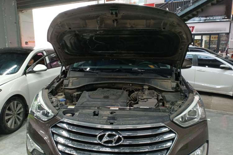 Used Hyundai Grand SantaFe 2013 2.2T 7-Seater Four-Wheel-Drive Comfort Edition Engine Bay