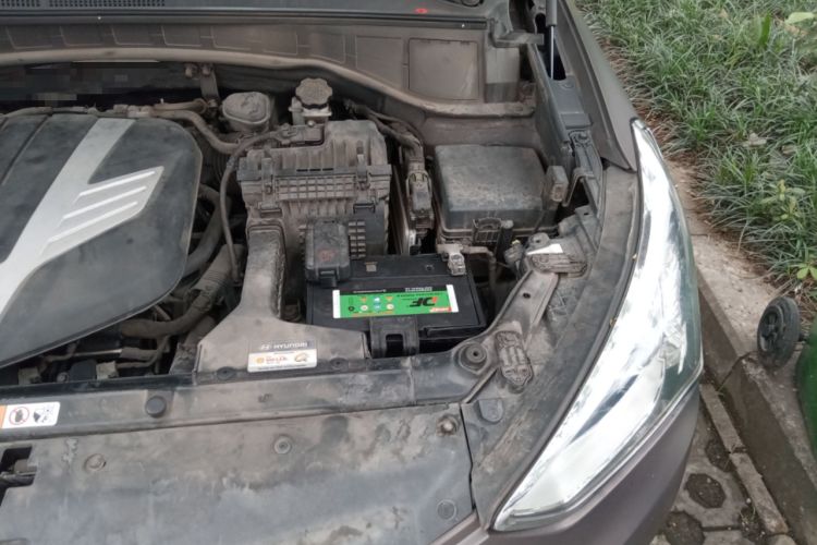 Used Hyundai Grand SantaFe 2013 3.0L 7-Seater Four-Wheel-Drive Comfort Edition Engine Bay Left