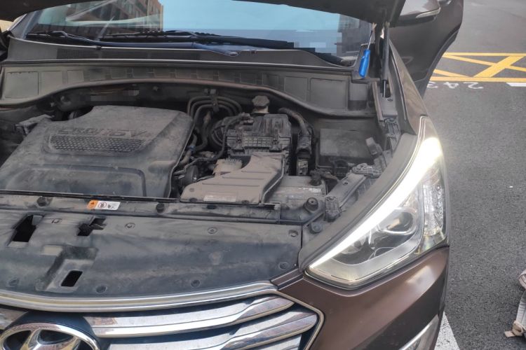 Used Hyundai Grand SantaFe 2013 2.2T 7-Seater Four-Wheel-Drive Comfort Edition Engine Bay Left