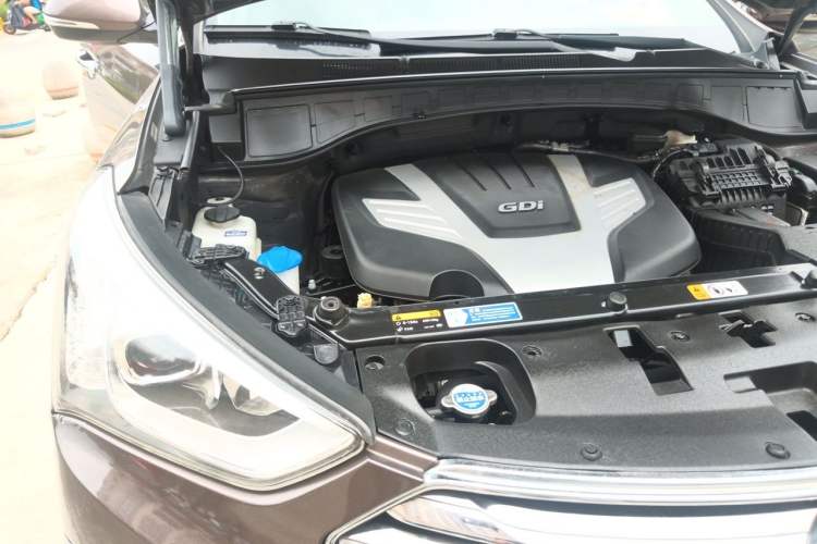 Used Hyundai Grand SantaFe 2013 3.0L 7-Seater Four-Wheel-Drive Comfort Edition Engine Bay Right