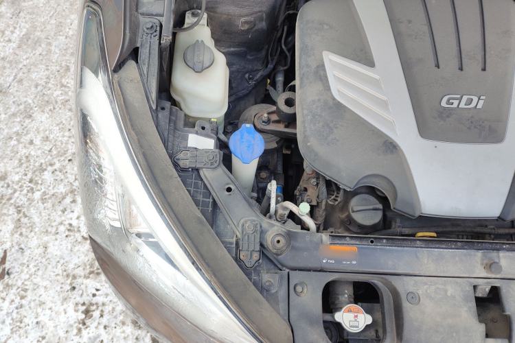 Used Hyundai Grand SantaFe 2013 3.0L 7-Seater Four-Wheel-Drive Comfort Edition Engine Bay Right