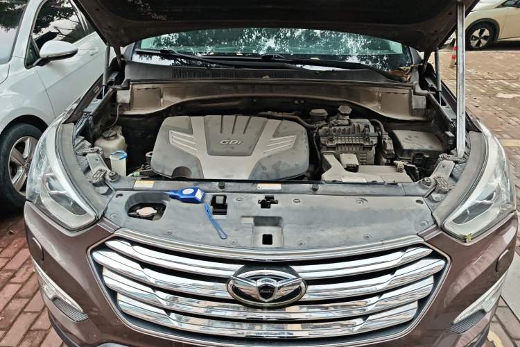 Used Hyundai Grand SantaFe 2013 3.0L 7-seat 4x4 Brown Interior Flagship Edition Engine Bay