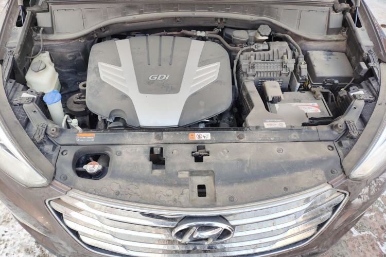 Used Hyundai Grand SantaFe 2013 3.0L 7-Seater Four-Wheel-Drive Comfort Edition Engine Bay