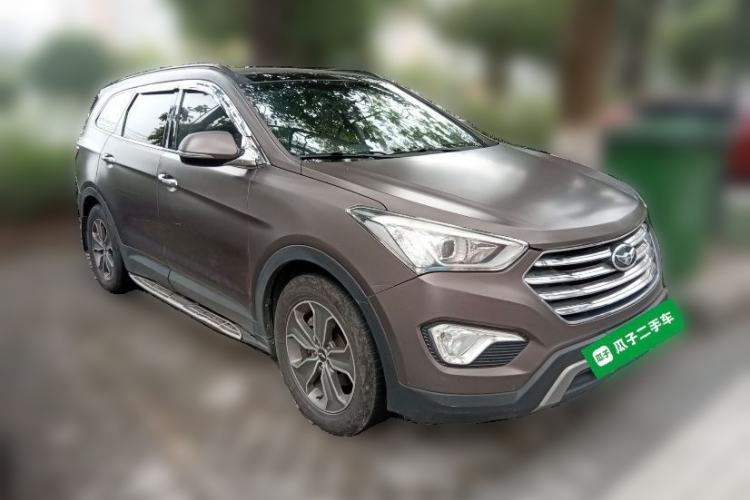 Used Hyundai Grand SantaFe 2013 3.0L 7-Seater Four-Wheel-Drive Comfort Edition Exterior 2
