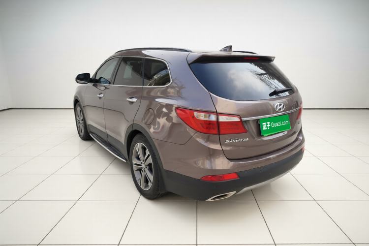 Used Hyundai Grand SantaFe 2013 3.0L 7-seat 4x4 Brown Interior Flagship Edition Exterior 3