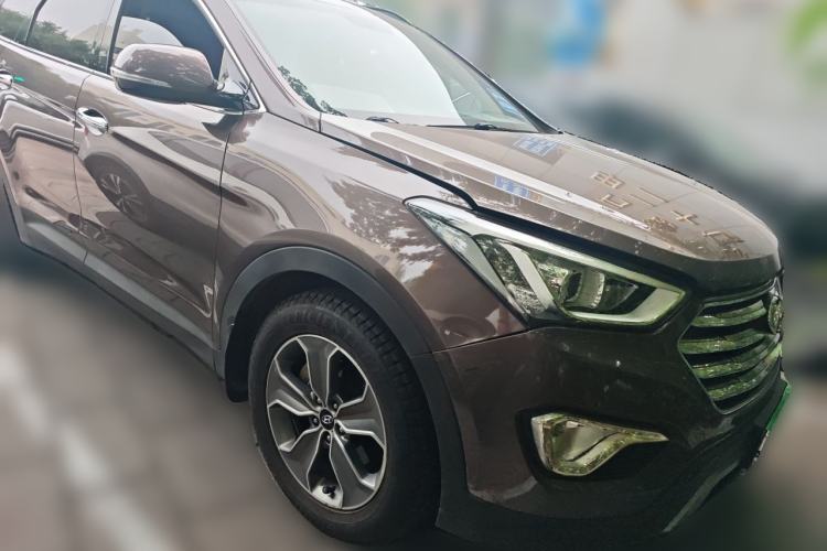 Used Hyundai Grand SantaFe 2013 3.0L 7-Seater Four-Wheel-Drive Comfort Edition Front Right 45 Deg