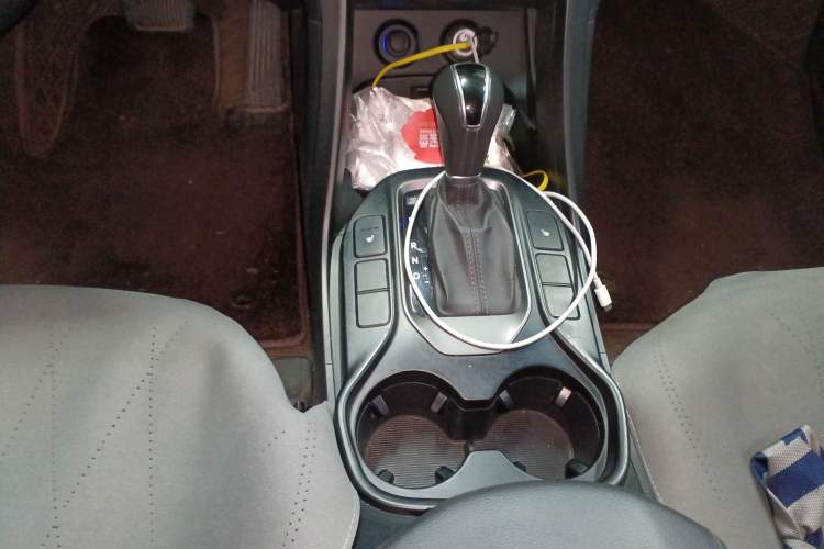 Used Hyundai Grand SantaFe 2013 2.2T 7-Seater Four-Wheel-Drive Comfort Edition Gear Lever