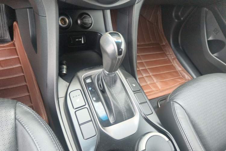 Used Hyundai Grand SantaFe 2013 3.0L 7-Seater Four-Wheel-Drive Comfort Edition Gear Lever