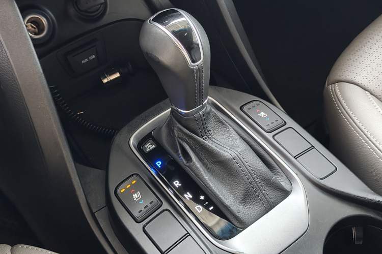 Used Hyundai Grand SantaFe 2013 2.2T 6-Seater Four-Wheel-Drive Luxury Edition Gear Lever