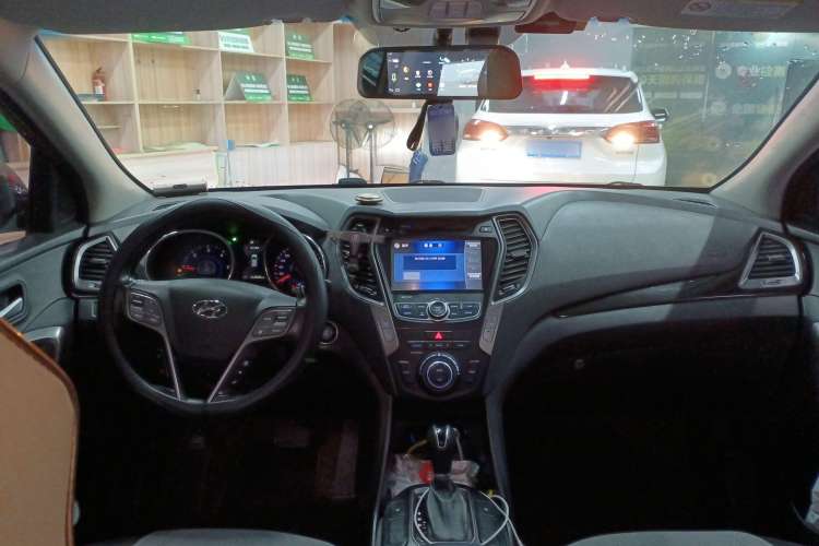 Used Hyundai Grand SantaFe 2013 2.2T 7-Seater Four-Wheel-Drive Comfort Edition Interior 2