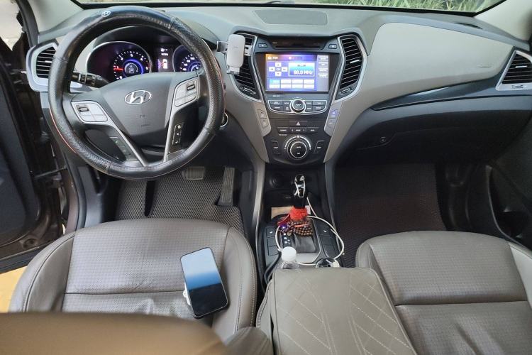Used Hyundai Grand SantaFe 2013 2.2T 7-Seater Four-Wheel-Drive Comfort Edition Interior 2
